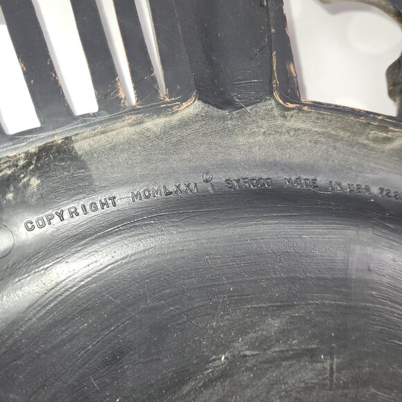 Dart 1971 Plastic Wall Shield 16"x30" Set 2 Vintage Coat Arms Sword Axe Arrows - Picture 2 of 2